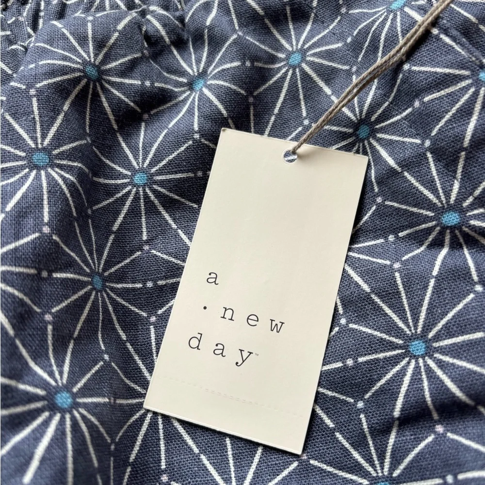 NWT Blue Patterned Linen Shorts High Waist Elastic Waist Pull On A NEW DAY L - Picture 3 of 6